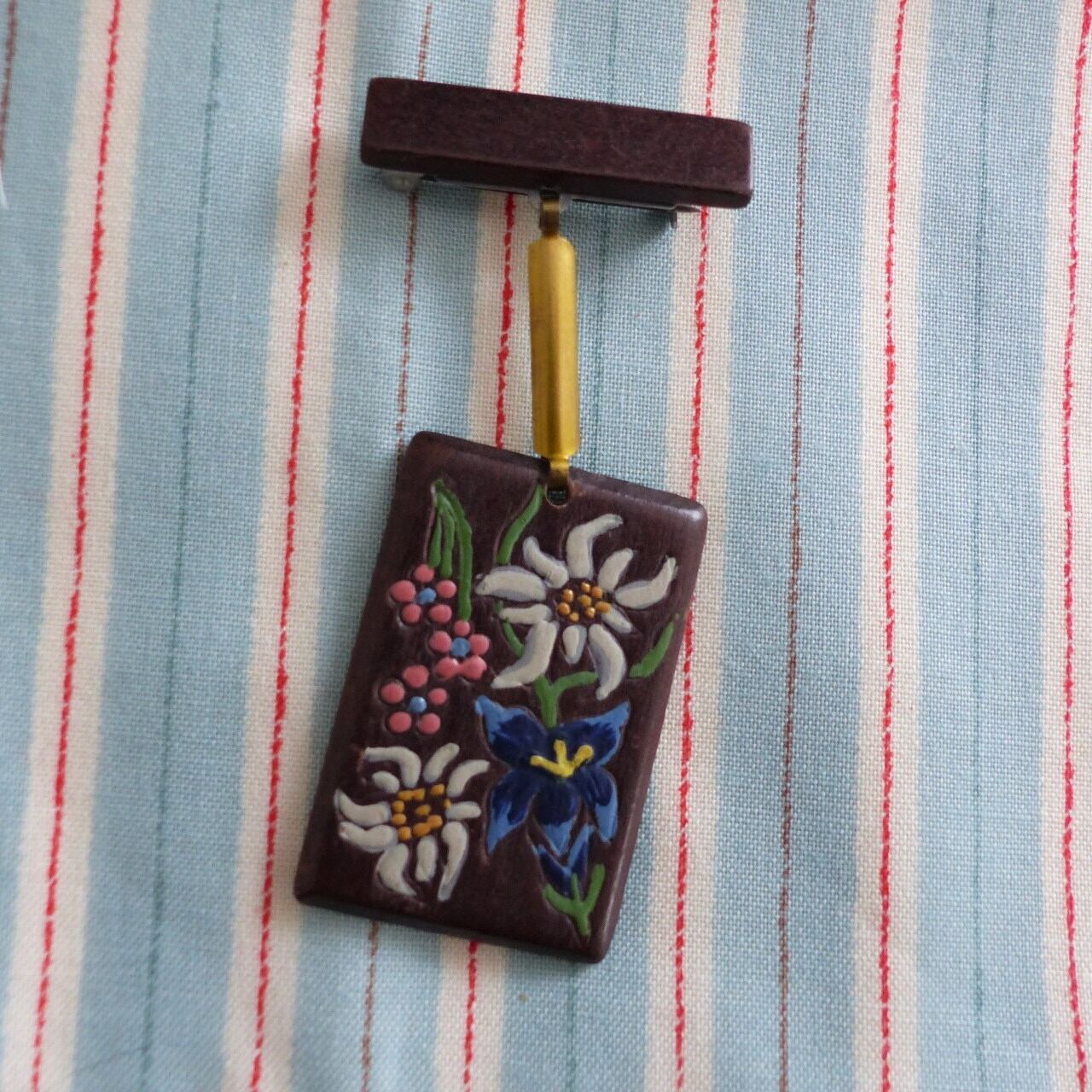 アルプス 木のブローチ エーデルワイス