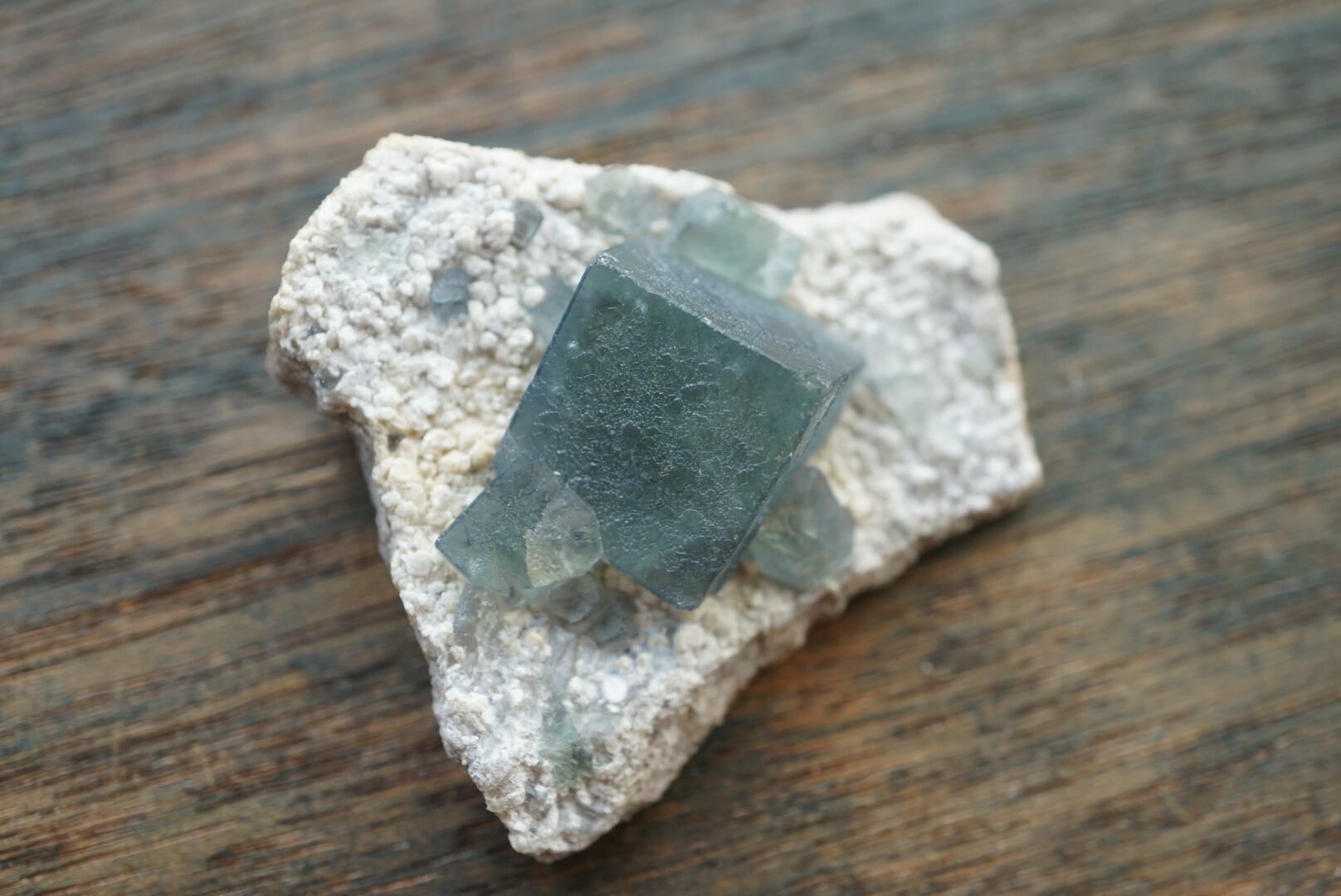 内モンゴル産モランディフローライト/クォーツ Fluorite / Quartz 1645