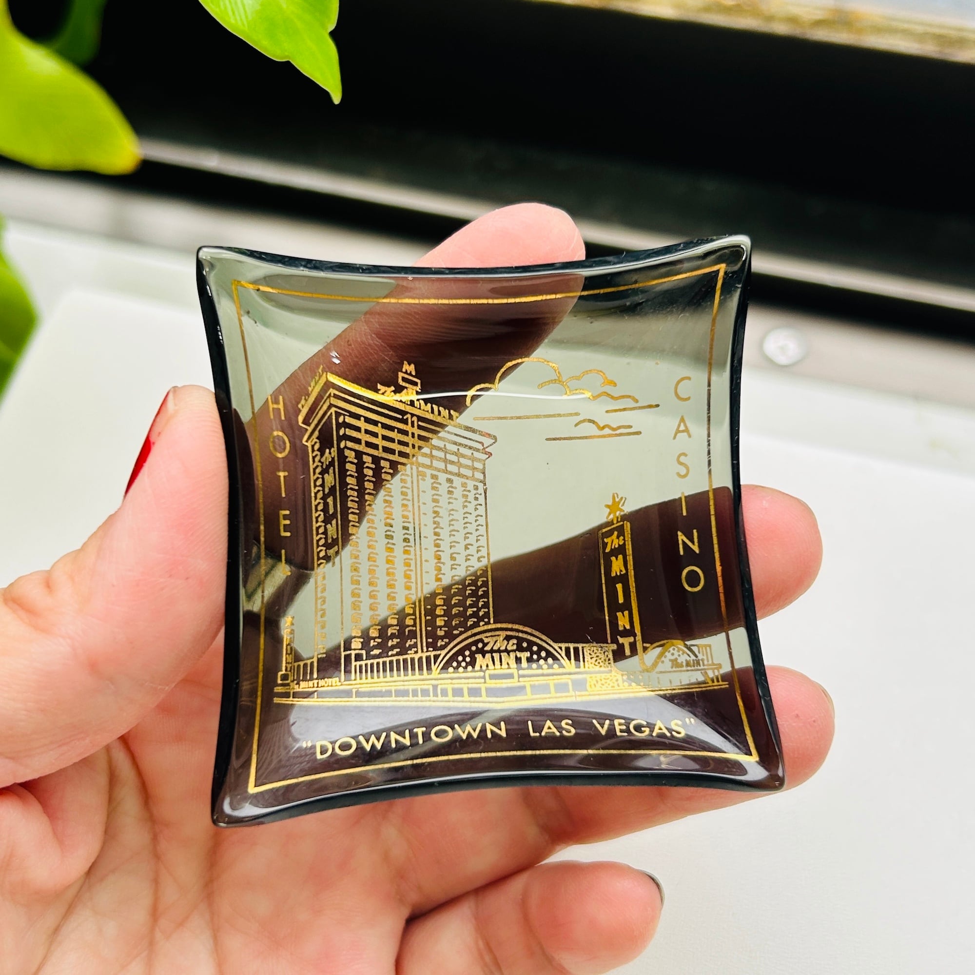 The Mint Hotel Casino ガラス小皿 | Milo Antiques & Vintage