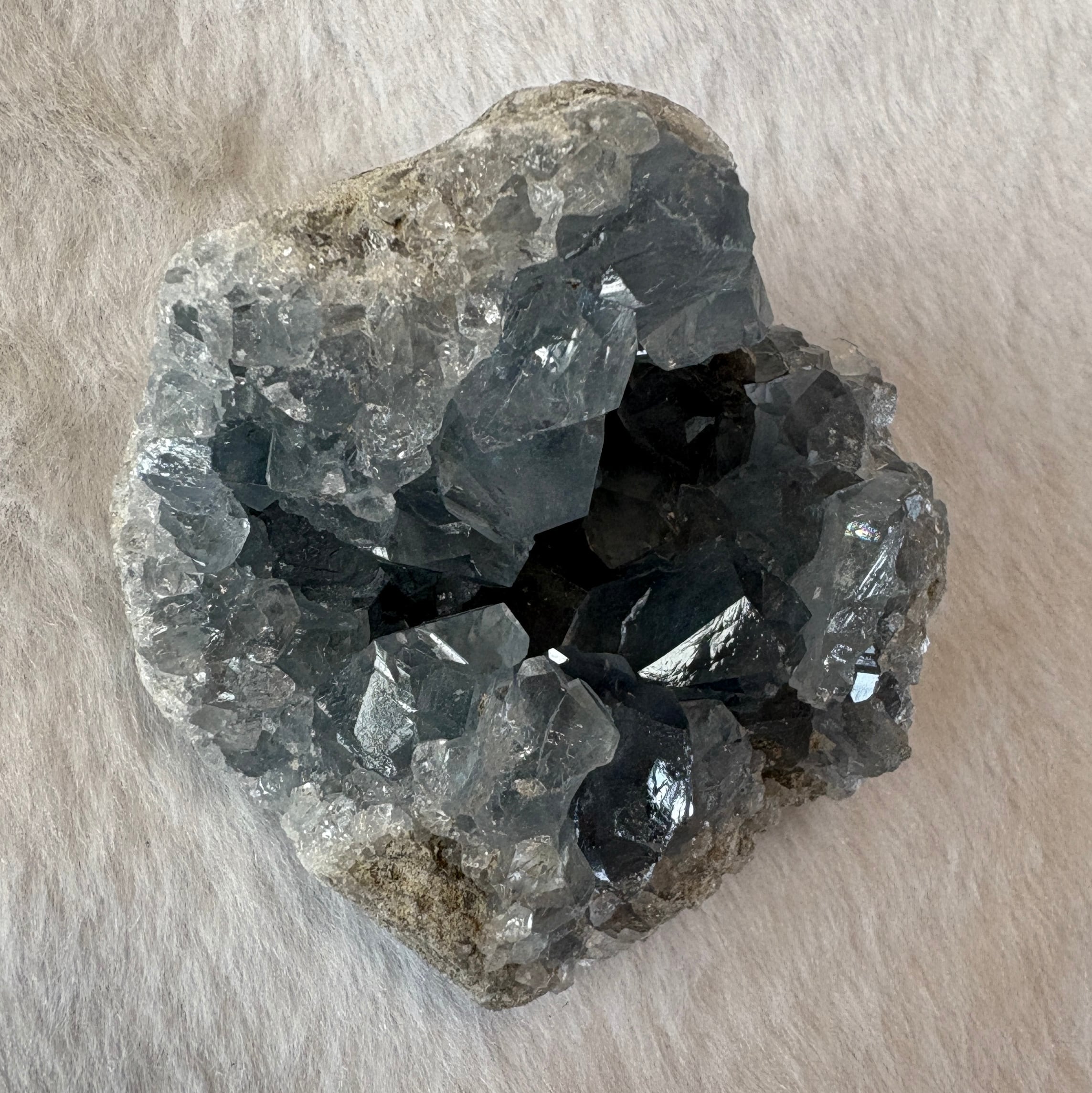 ①マダガスカル産 セレスタイト原石｜濃い青色と明瞭結晶・5.5×6×3.8cm