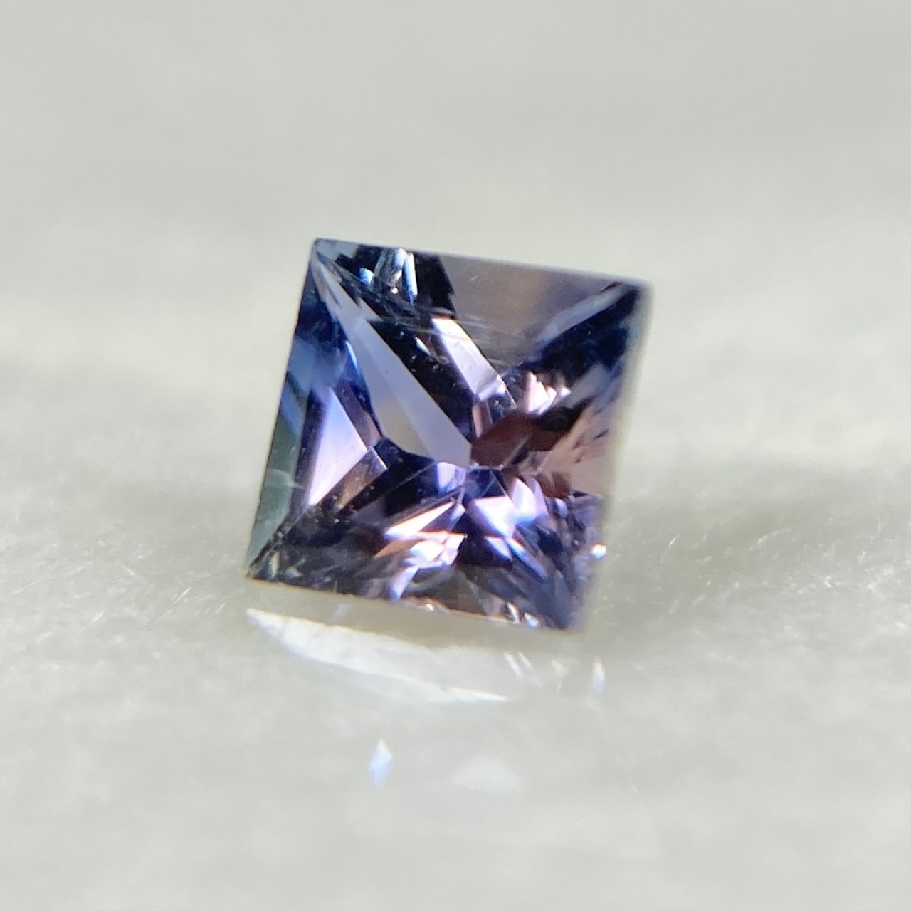 プリンセスカット サファイア 約3.3mm*2.3mm r-0335