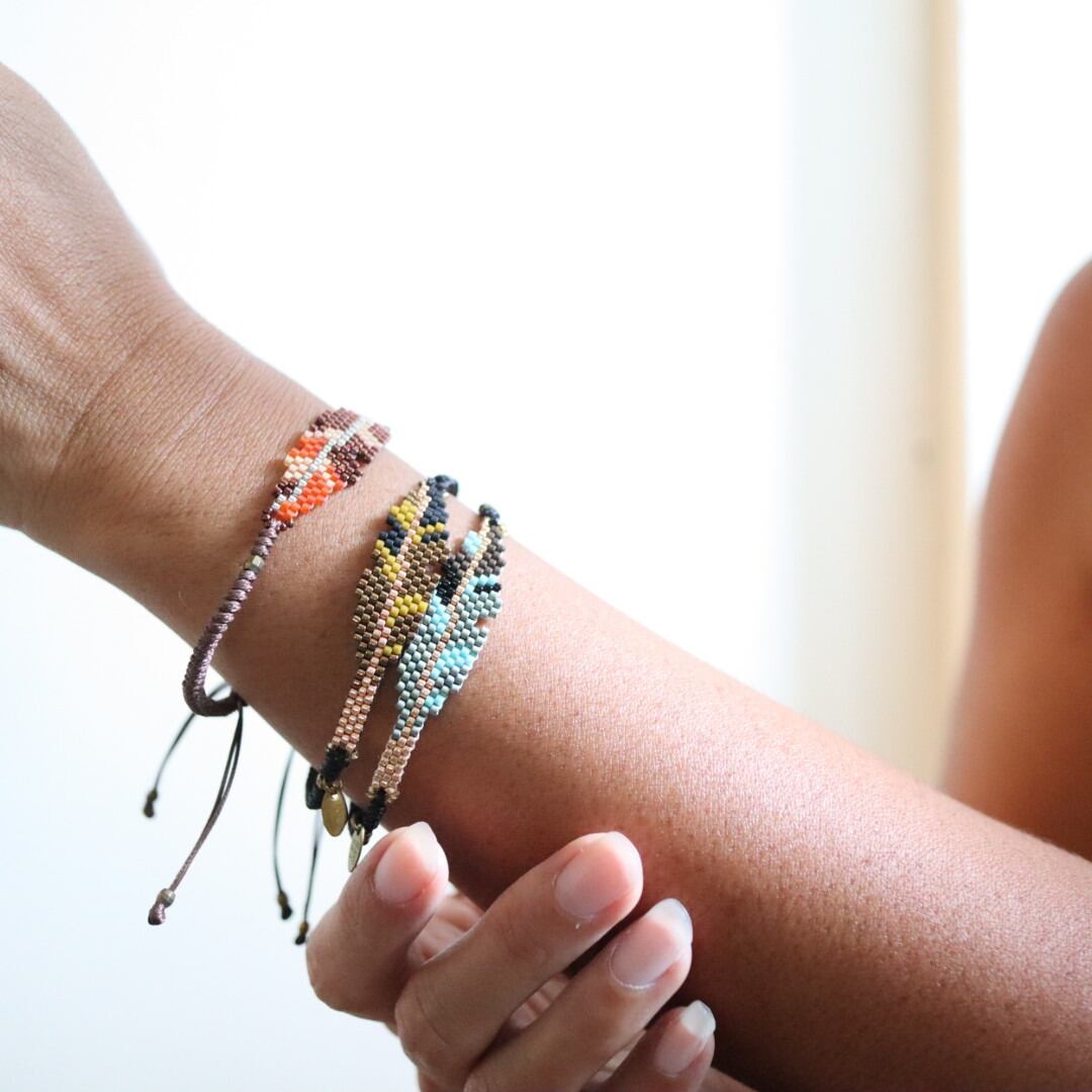 BEADED DNA ブレスレット native blue