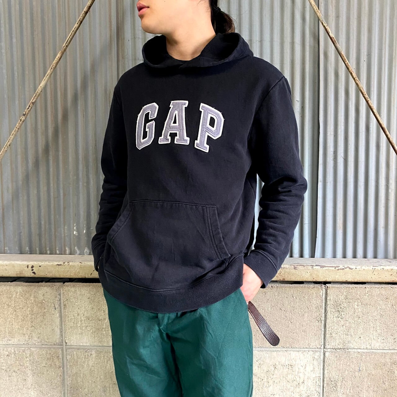 GAP メンズパーカーMサイズ グレー - トップス