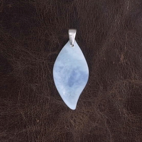 糸魚川翡翠 ラベンダー翡翠 リーフペンダントトップ 1.9g  lavender Jadeite leaf pendant top