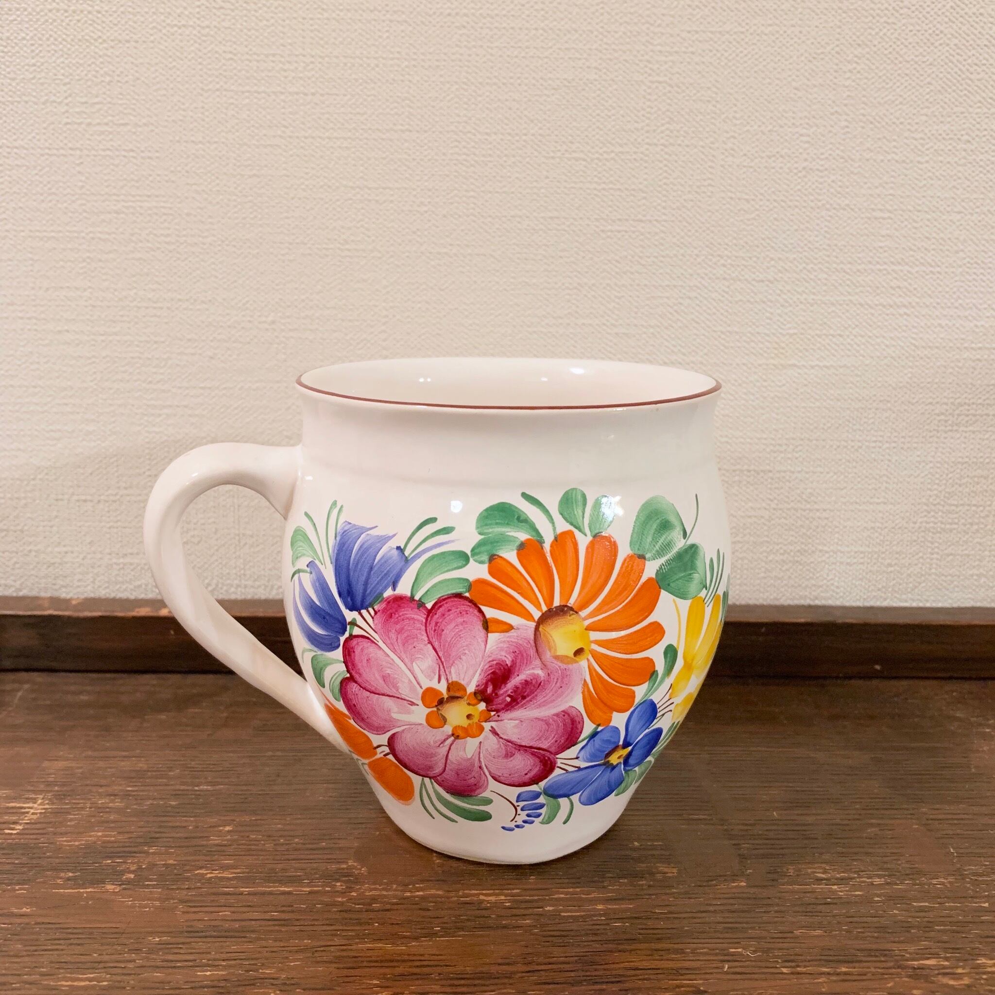 ハンガリー 手書きの花柄 マグ A | kolbenova ハンガリー 手書きの花柄 マグ A | kolbenova