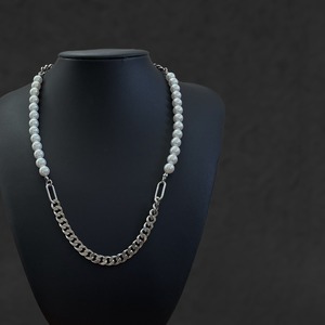 Chain & Pearl Necklace