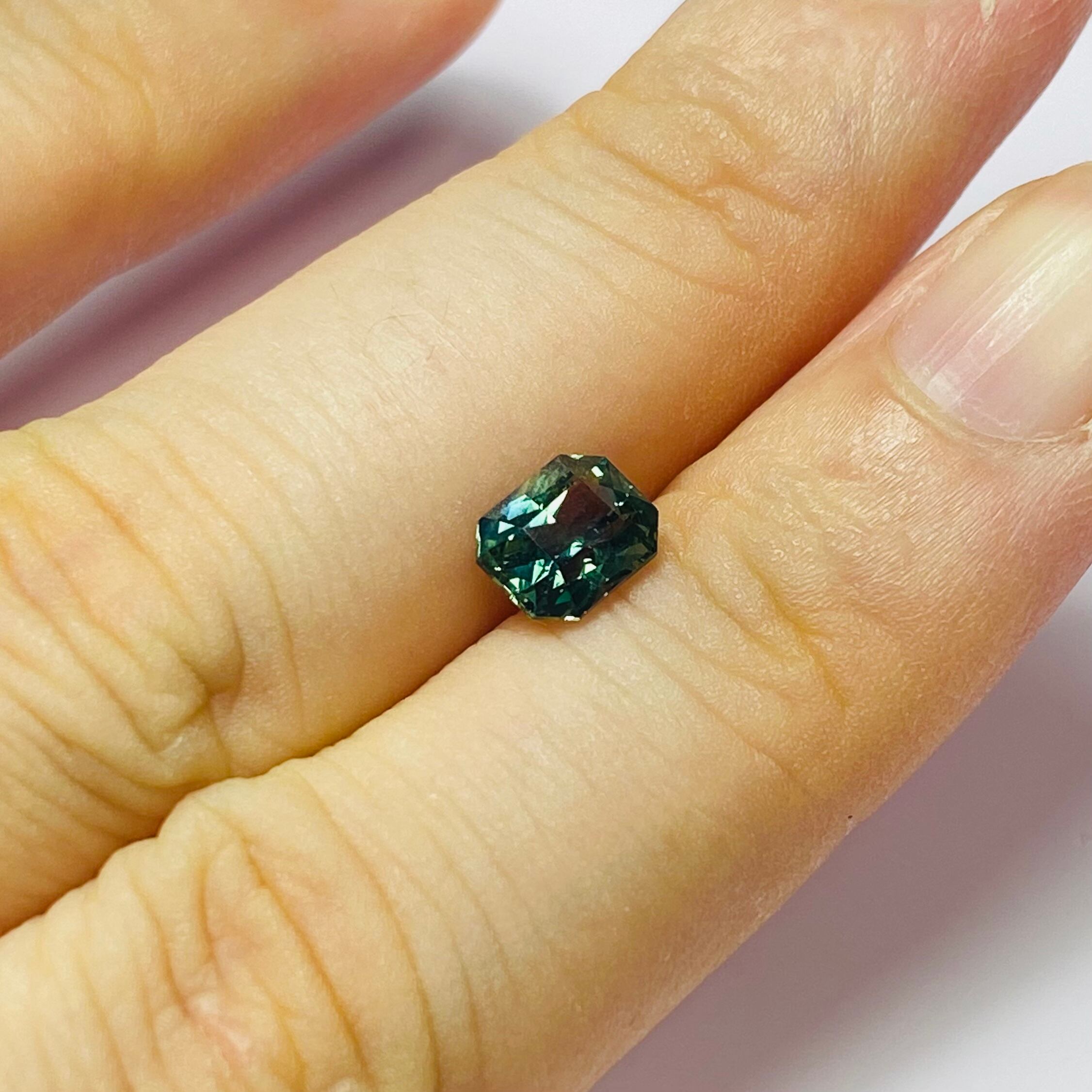 カットの美しい非加熱バイカラーサファイア