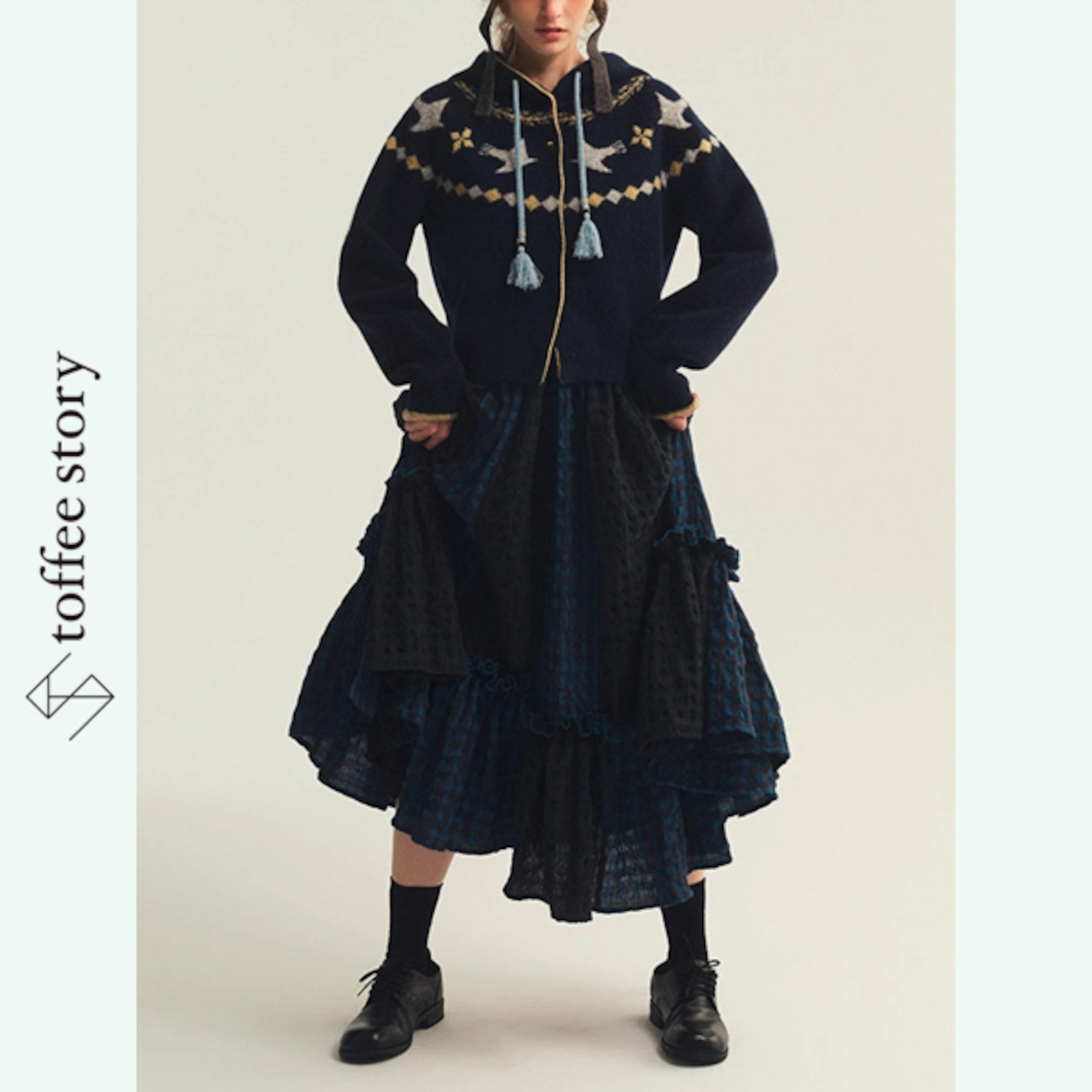 星をまとうタッセル付きニットフーディー 《P0310》