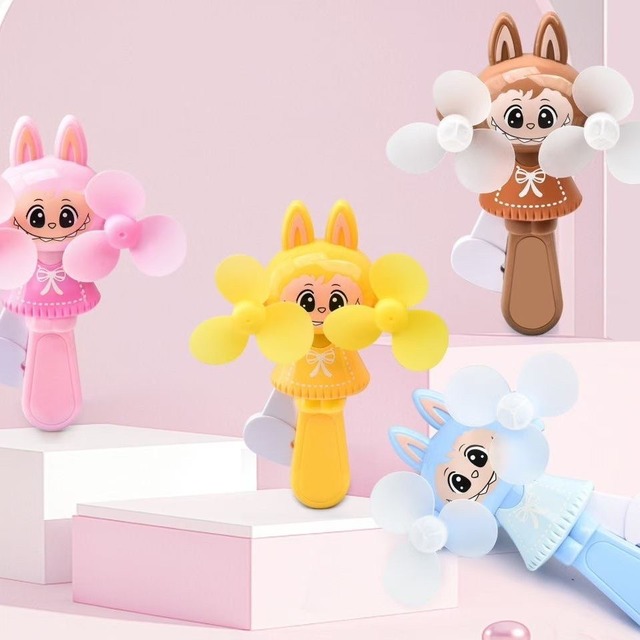 LABUBU ラブブ ハンドプレスファン♡ミニサイズ 手動双葉扇 携帯便利 4色カラー展開 かわいいキャラクターファン 電池いらず 通園・通学・プレゼントに