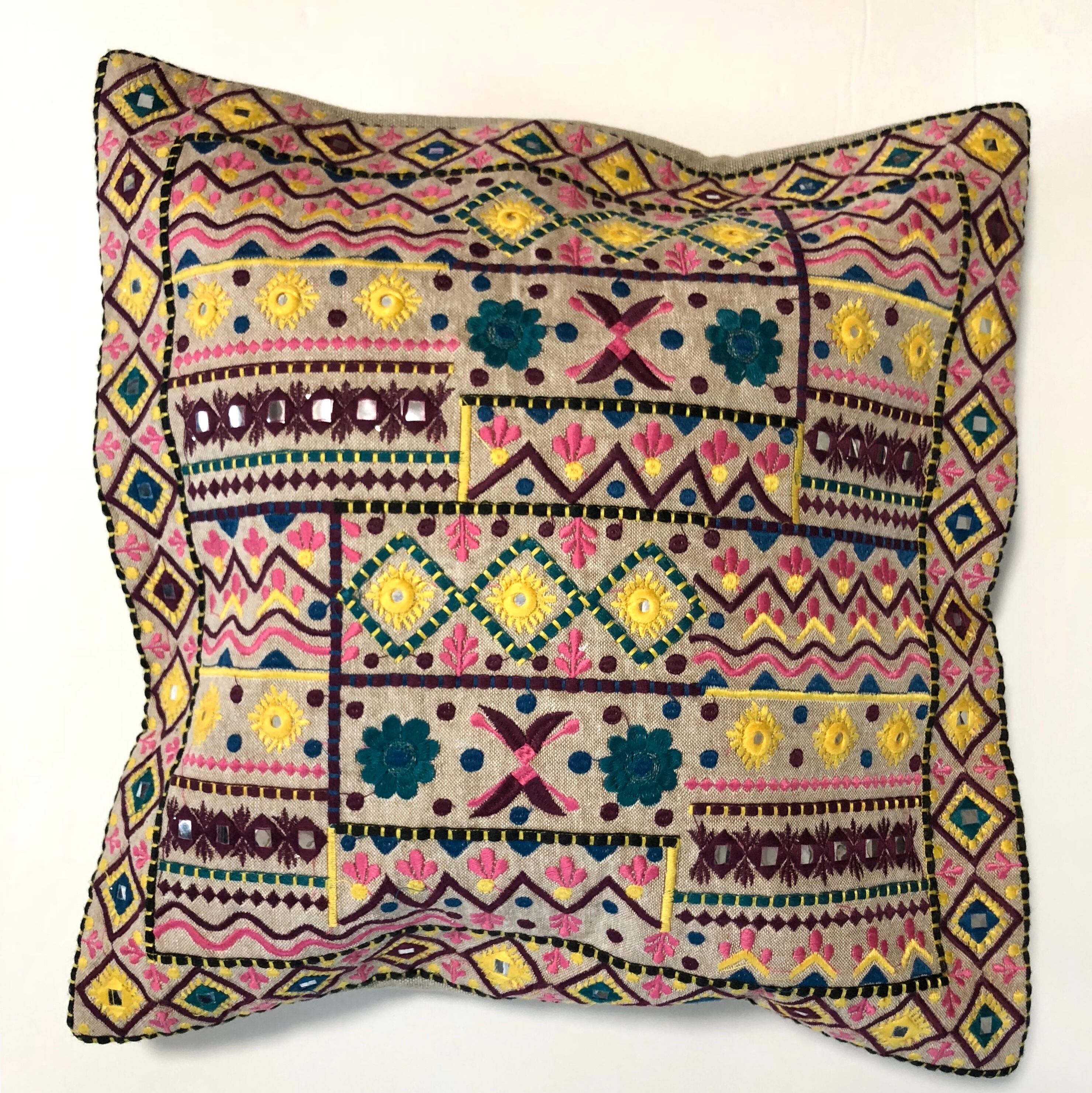 *インド製 ミラーワークと刺繍 クッションカバー