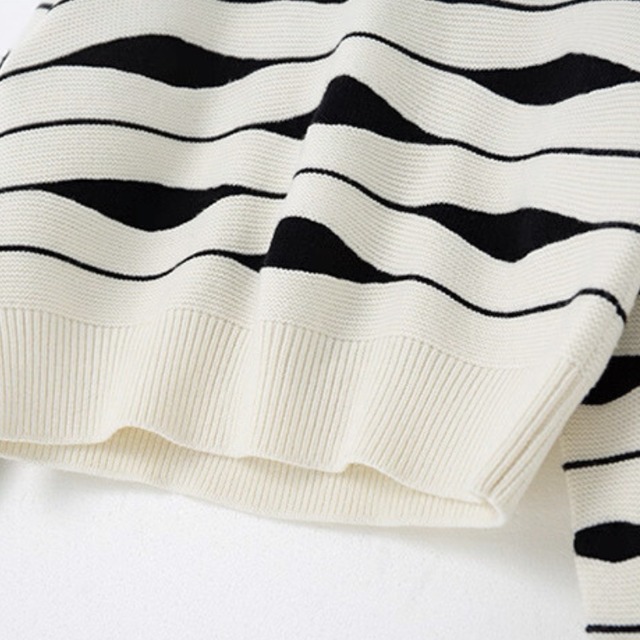 Wavy line knit top C1400