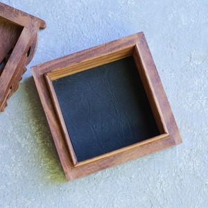 美しい模様の木彫りの箱 22