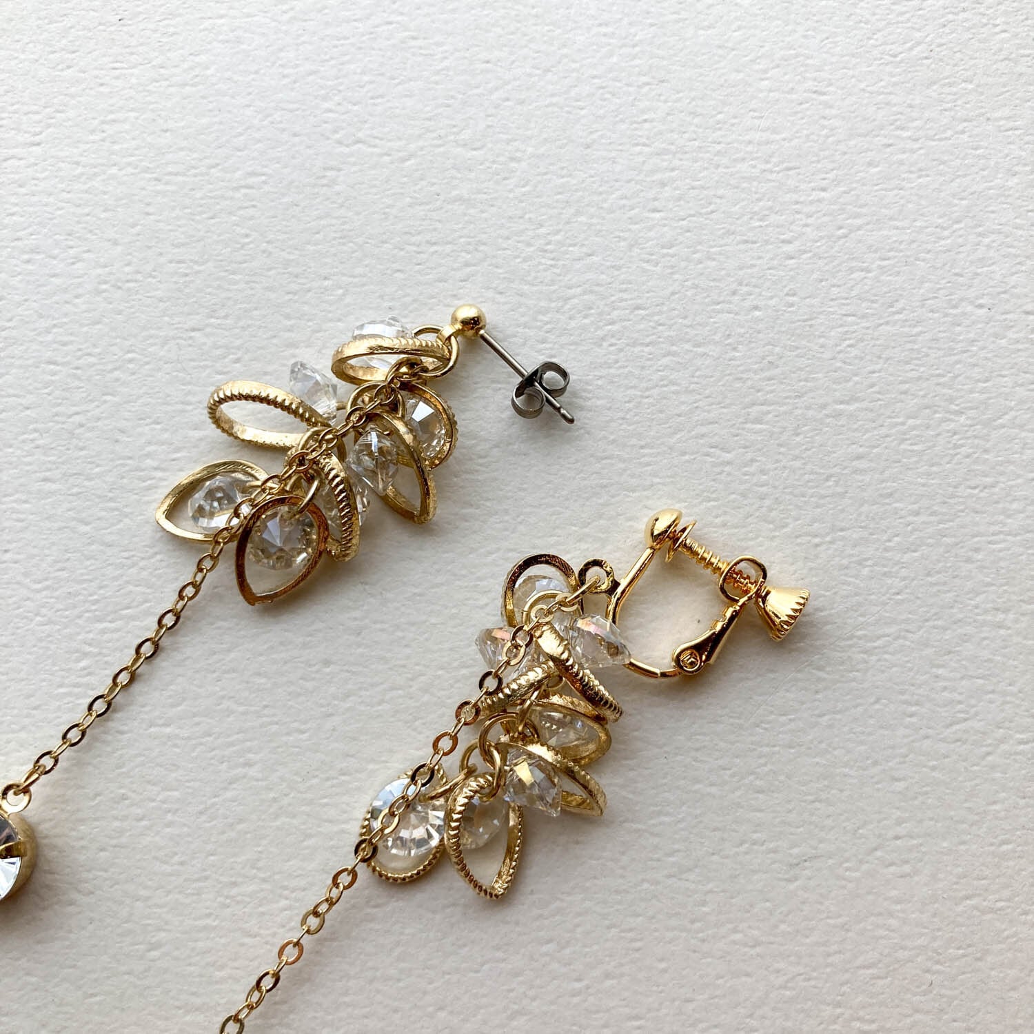 ジャラジャラしずくフープとビジュー揺れる〈ピアス/イヤリング