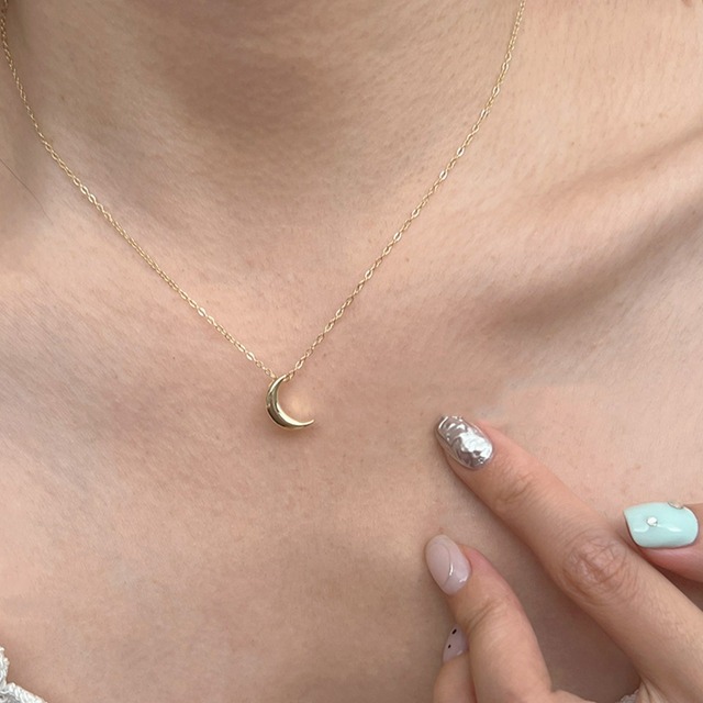 yione月ゴールドメッキネックレス