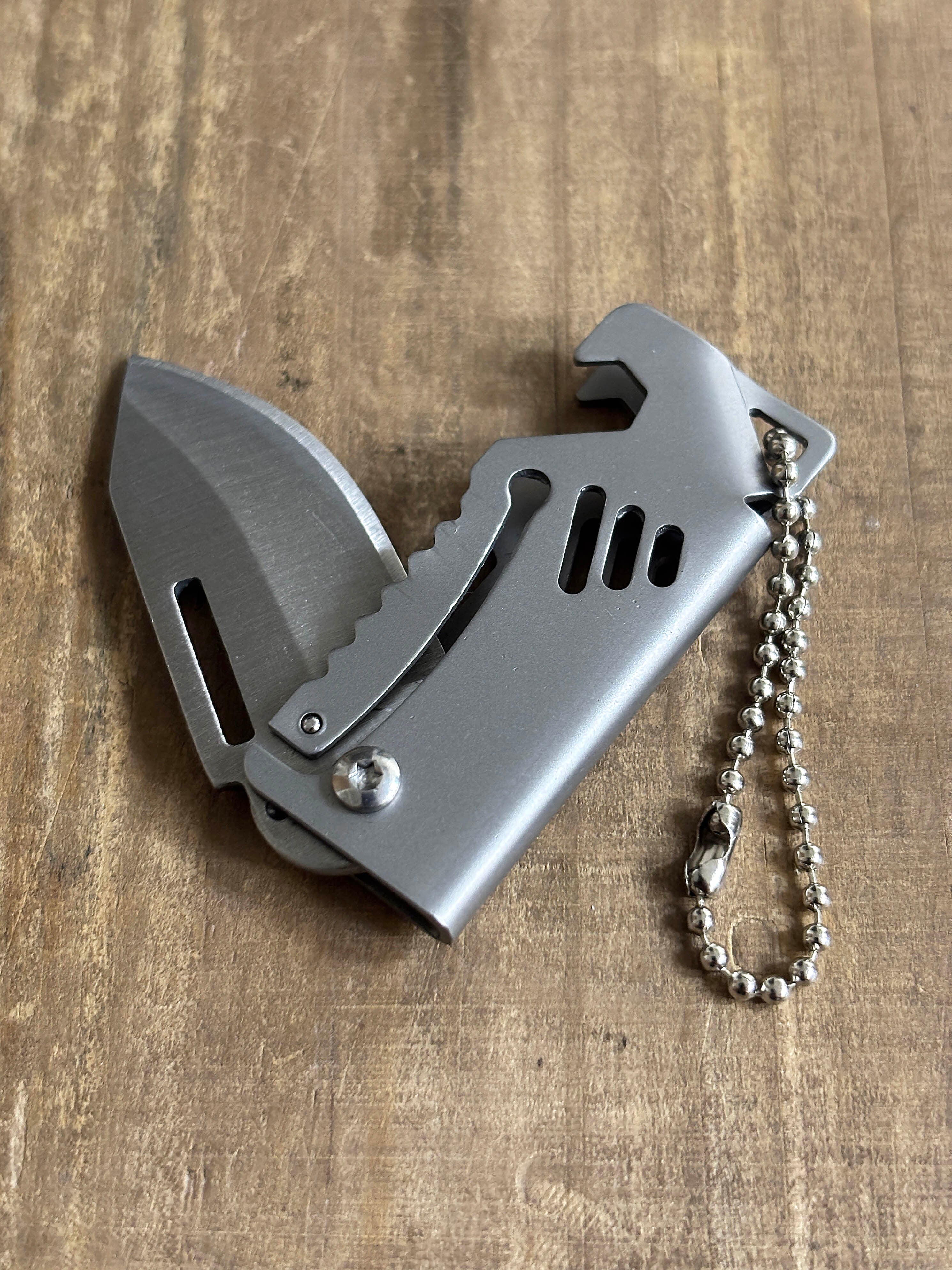 fk.09 野営のお供 一型 祝杯とちょっとした用事に役立つキーホルダー