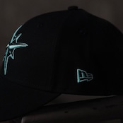 【gifthat別注】NEW ERA 940/9FORTY シアトル・マリナーズBLACK SEAGLASS