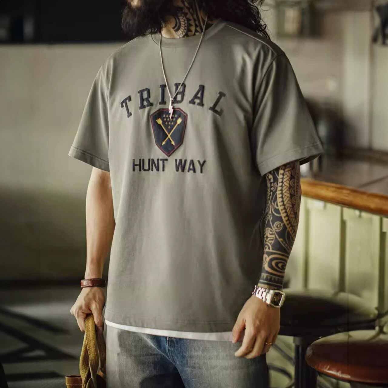 エンブレムモチーフヴィンテージライクボリュームラインTシャツ 2col   A00198
