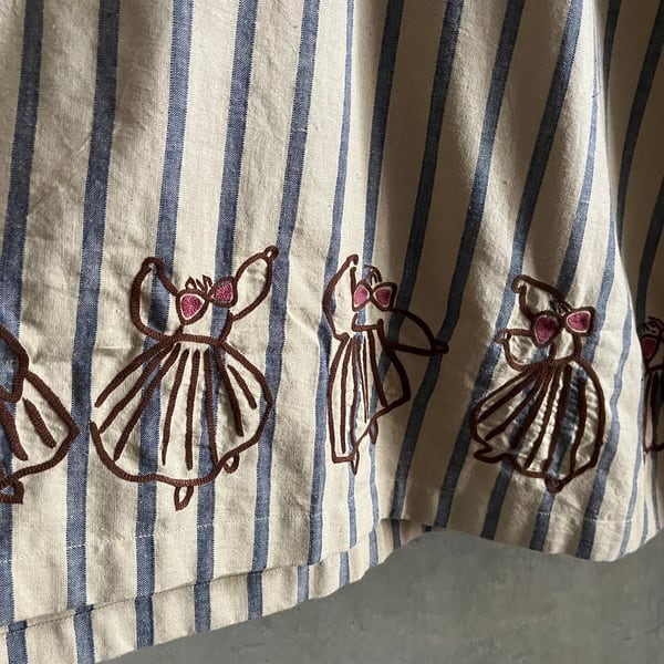 BUNON(ブノン) Hand Print & Dance Embroidery Back Ribbon Dress