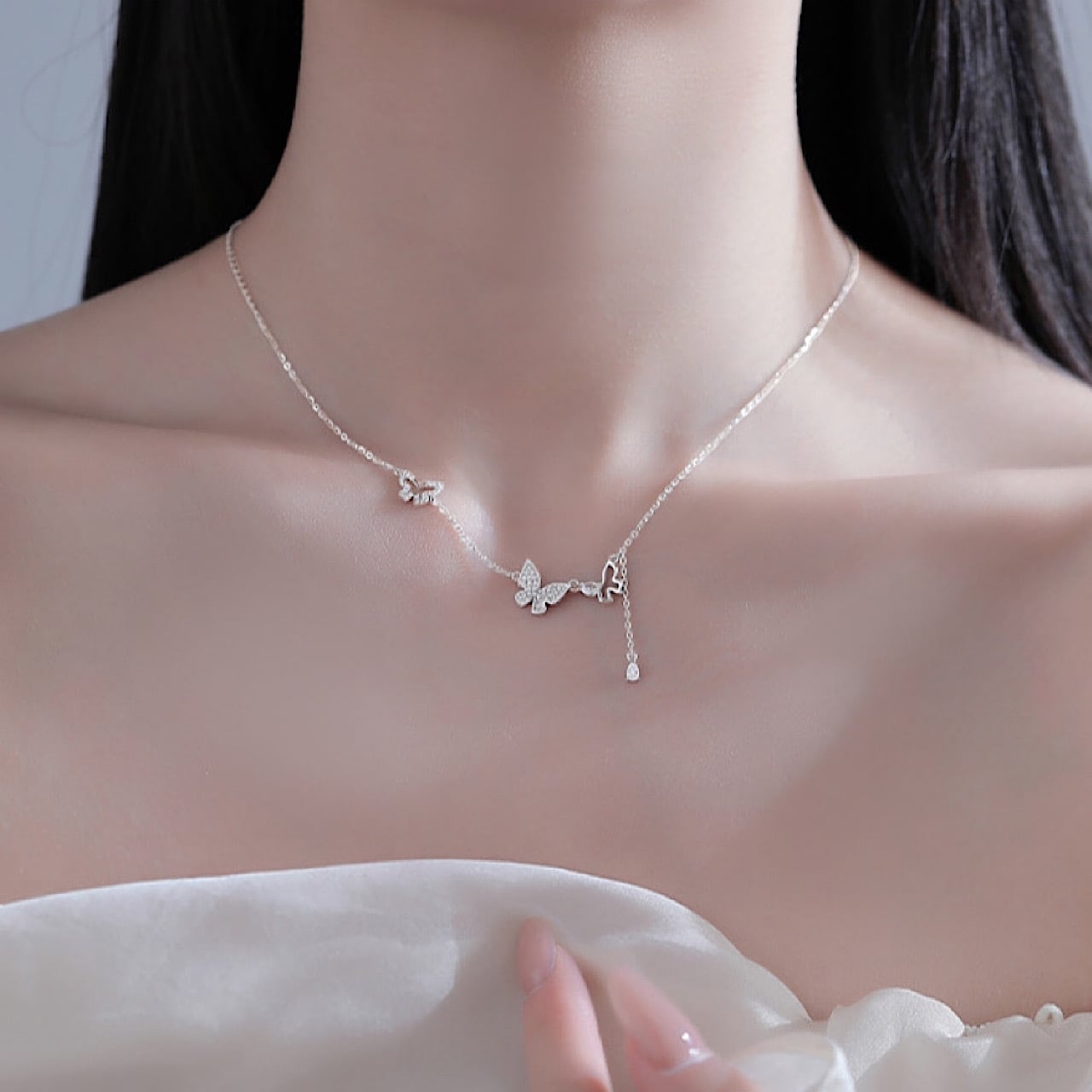 蝶々ペンダント silver-V ルル（メルカリ限定販売） ペンダント おしゃれ キラキラ トリプル 蝶々 シルバー ネックレス | FANCY