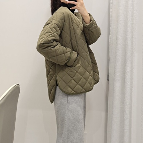 キルティングジャケット レディース ジャケット シンプル 無地 長袖 ノーカラー ポケット 羽織 アウター カジュアル お出かけ おしゃれ フロントボタン スリット キルティングジャケット 女性