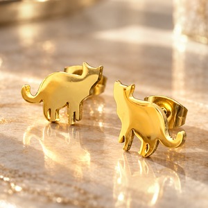 ネコ ピアス ゴールド 47 金属アレルギー対応 ステンレス 両耳セット レディース 小ぶり 猫モチーフ ネコ 猫 ねこ