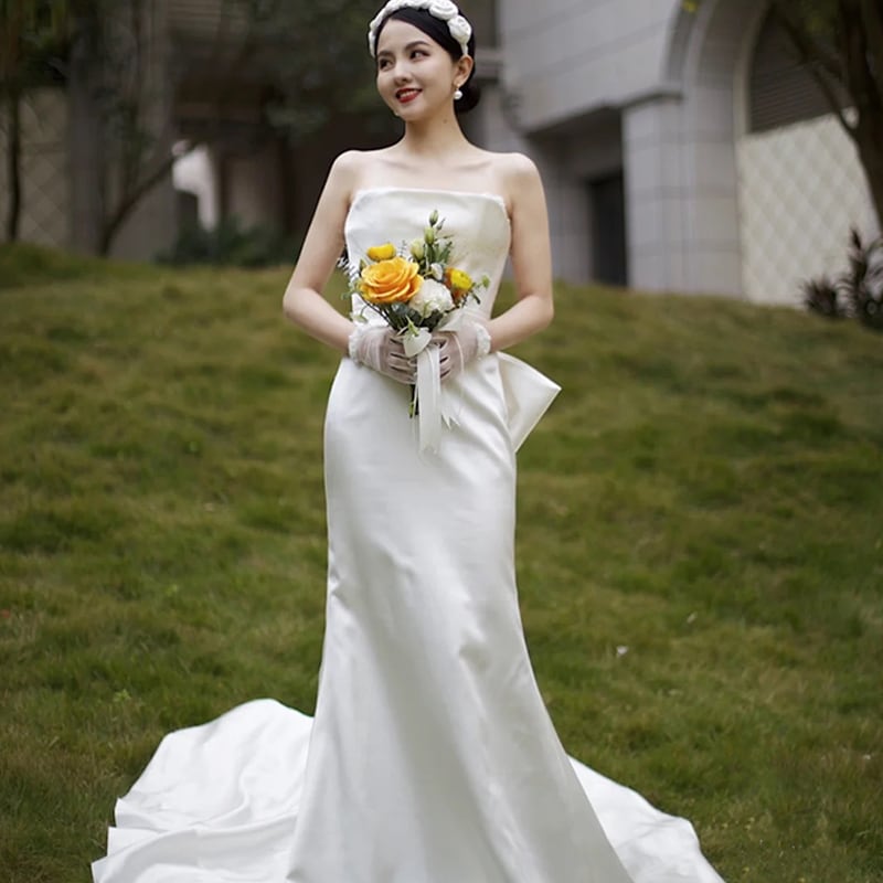 上品！ウエディングドレス ホワイト ベアトップ 短トレーン スレンダーライン ロングドレス 優雅 クラシカル シアーな美しさ
