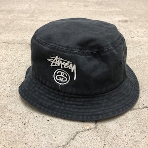 STUSSY/Logo embroidery Bucket Hat/S-M/刺繍ロゴ/バケットハット/ストックロゴ/SSリンクロゴ/ブラック/ステューシー