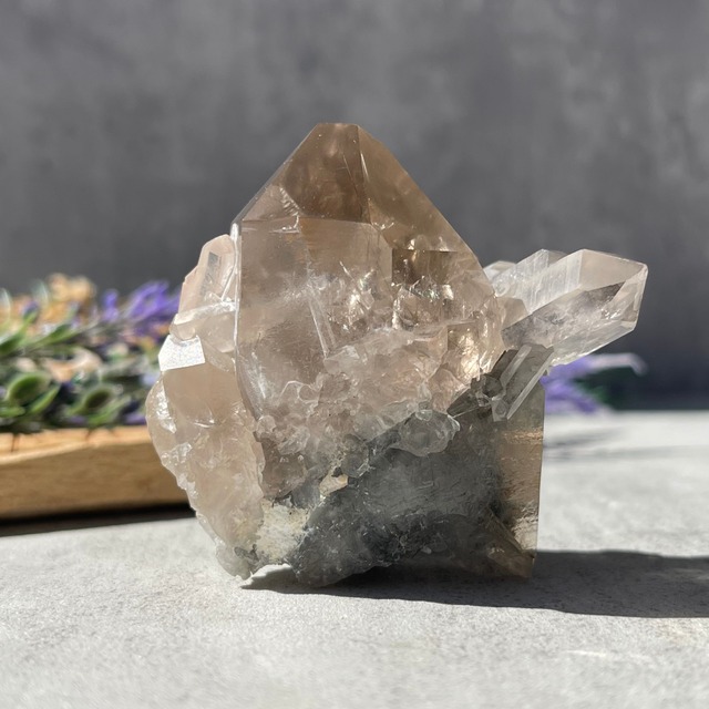 ブラジル・ミナスジェライス州イタカンビラ産【スモーキー / ブルータラポイント  W/クラスター】ブラックルチル入り 鉱物 天然石 パワーストーン