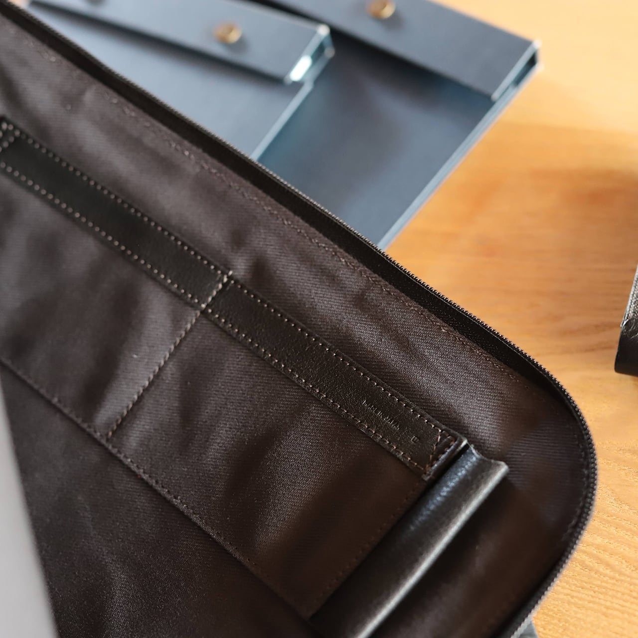 POSTALCO Laptop Case LT with Pen Sleeve | アトマダ寝具店