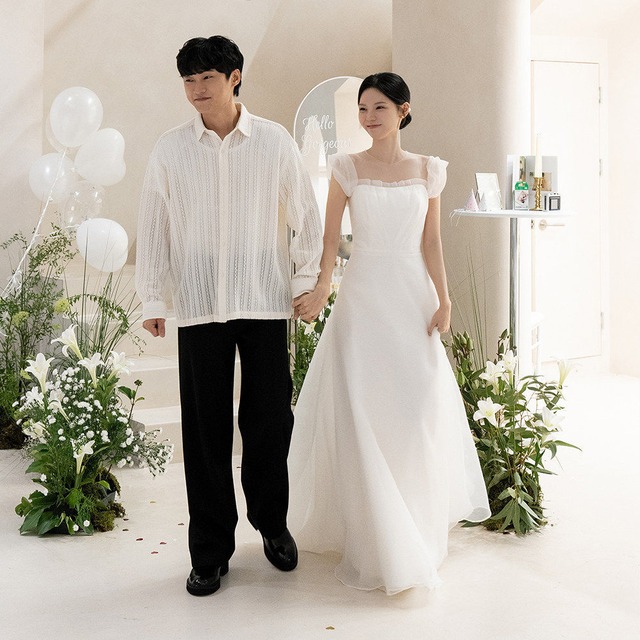 【ウェディングドレス】 大きいサイズ 小さいサイズ ウェディングドレス シンプル 袖あり おしゃれ aライン 結婚式 挙式 ドレス ホワイト 白 20代 30代 40代 カジュアルウェディング フォトウェディング ドレス 前撮り 後撮り 結婚式写真 ナチュラル ウェディング ガーデンウェディング 少人数ウェディング ホワイト ロング  レストランウェディング リゾートウェディング カジュアルウェディング