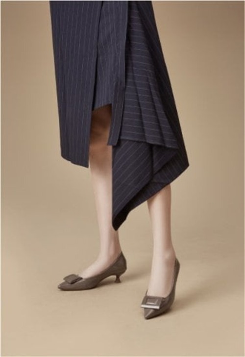 パンプス とんがり 美脚 プレーン 辛口 バックル付き 無地 靴 ポインテッドトゥ エレガント お洒落 こなれ感 レディース 学生 大人 OL 通勤 春 秋 きれい おでかけ 女子会 デート