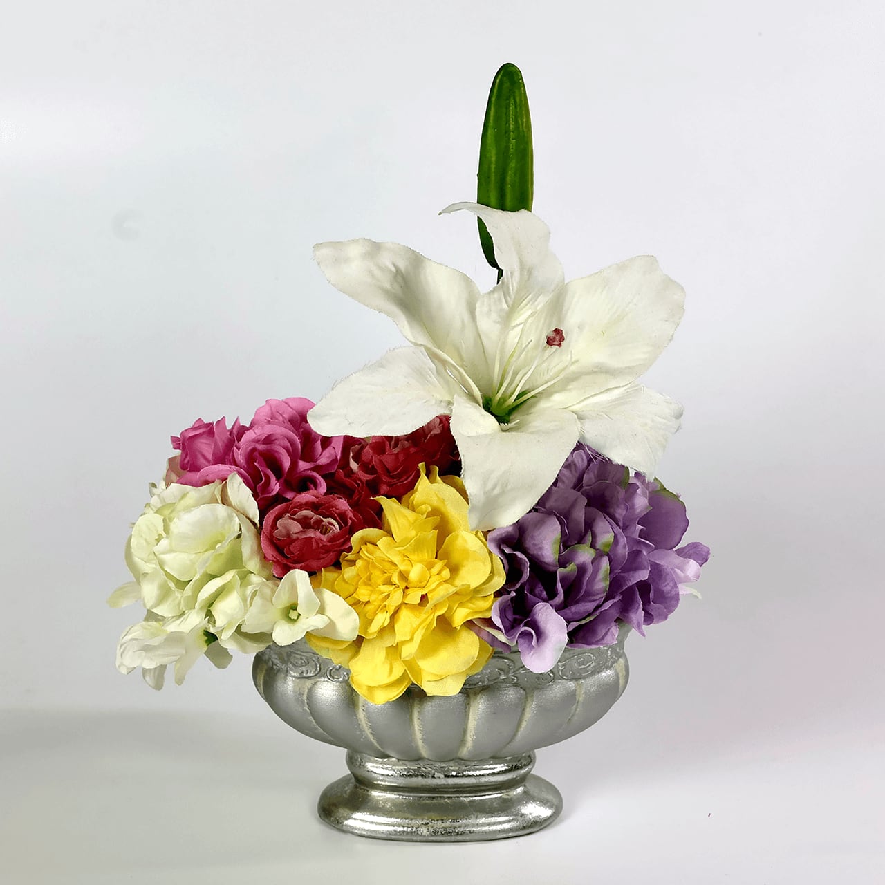 白ユリとピンク、黄色、紫、白の花造花シルバー色の容器