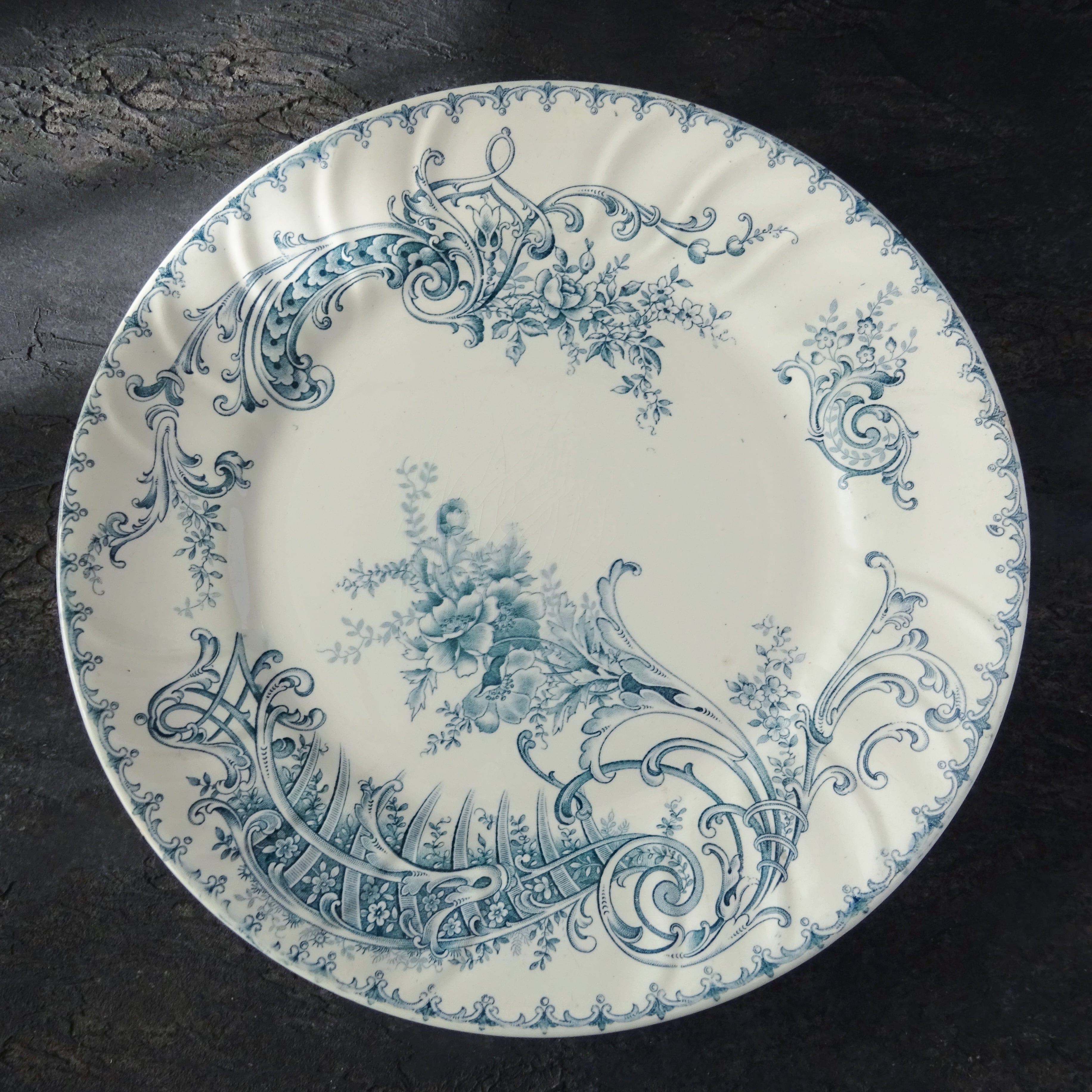 BFK Boch Frères Keramis  modèle《MADELAINE》assiette plate (B)