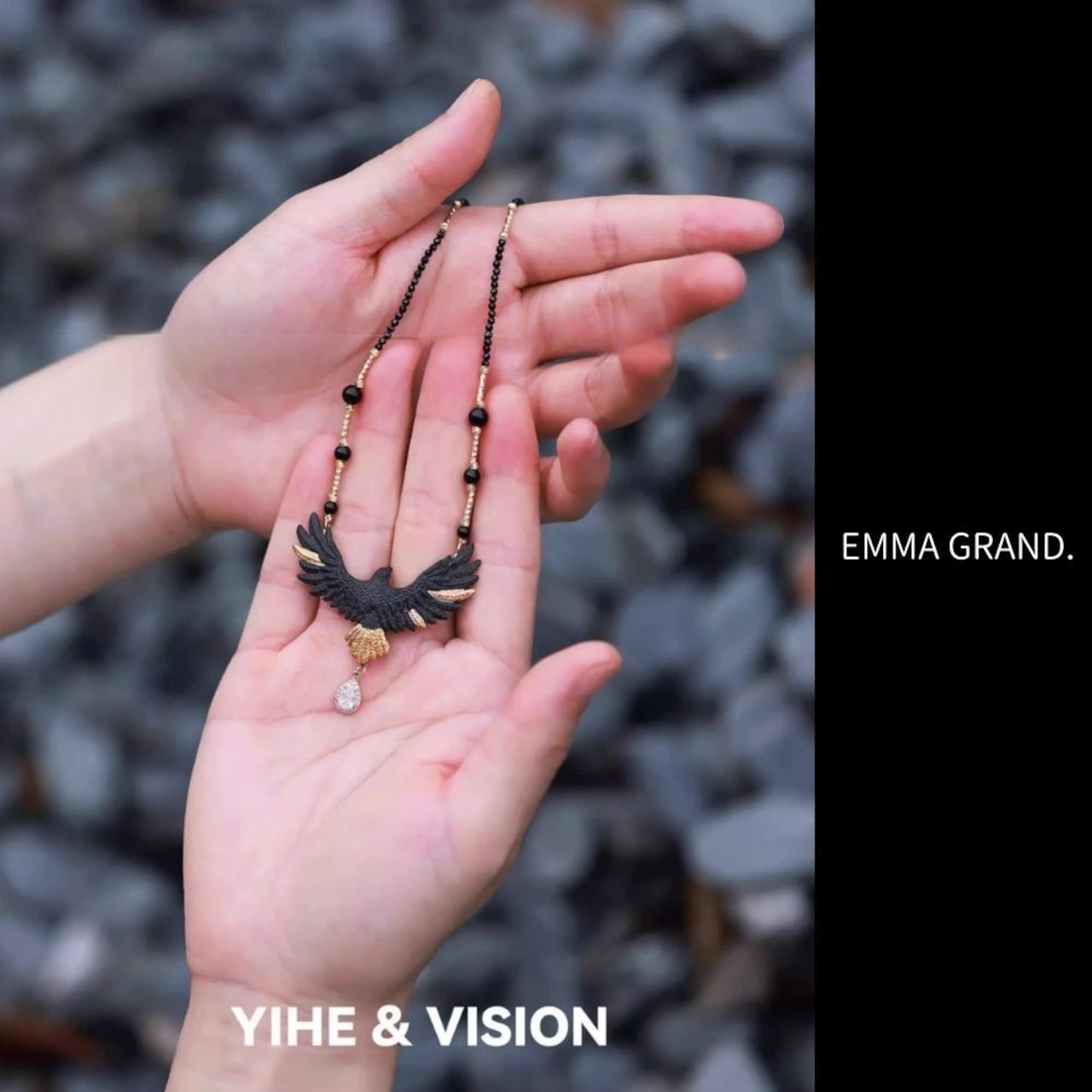 夜空を切り裂き自由を翔ける黒鷲のネックレス　E00655