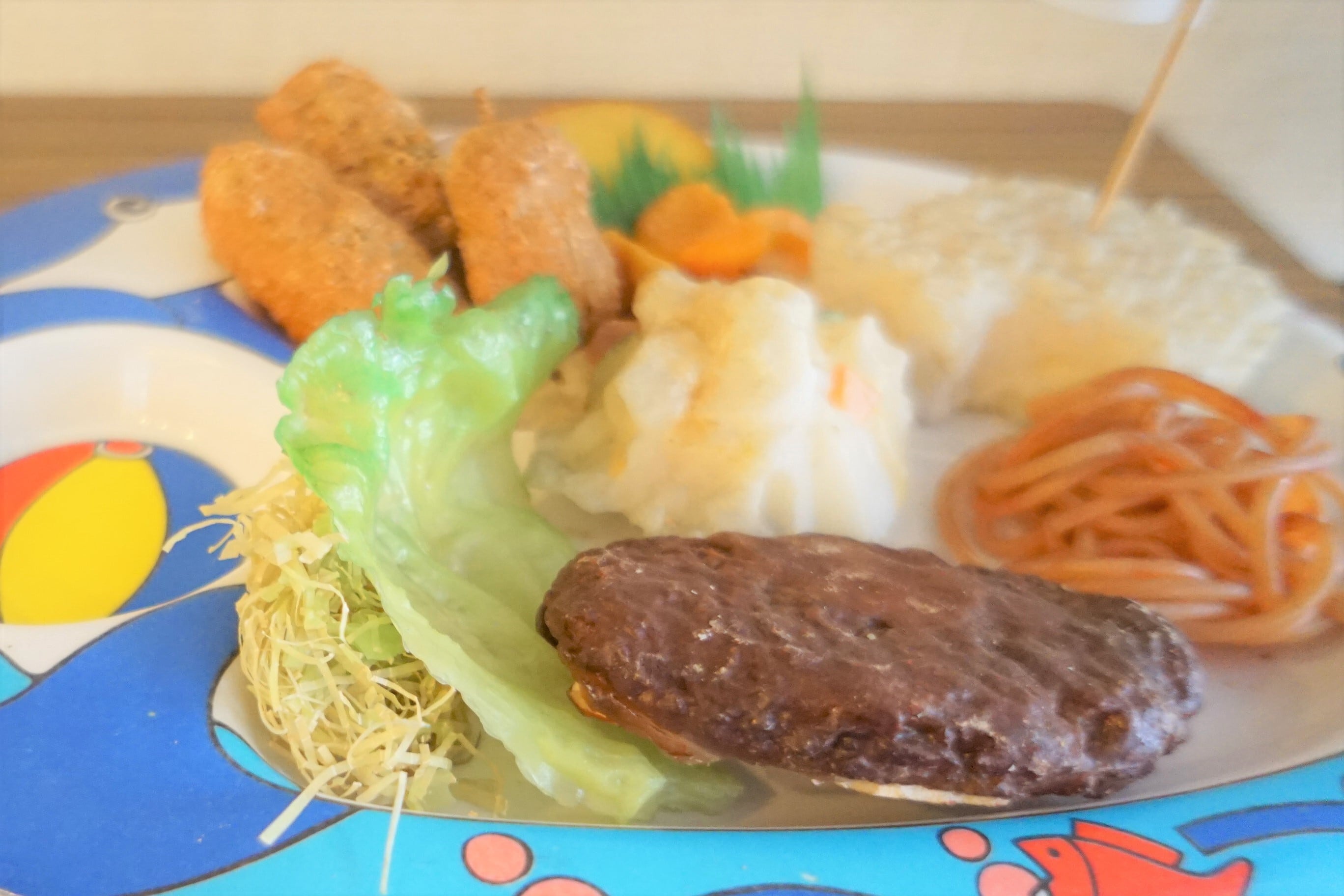 お子さまプレートの食品サンプル（食券プレートつき） | 純喫茶家具の