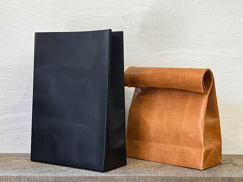 牛革（茶系）厚み約１ｍｍ超　硬さはやわらかいです。汚れ、色むら等難あります。 一瞬で心を掴む所作薄さ０・５cmの 極薄・極小 名刺入れ「ティレ