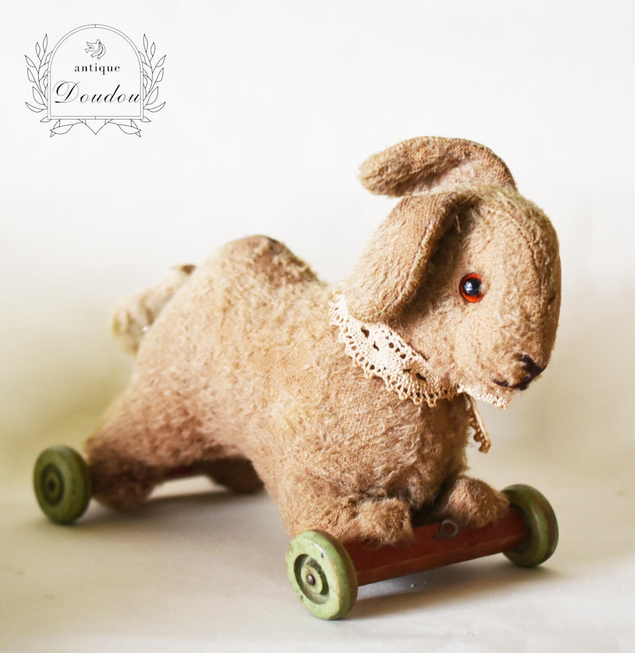 英国アンティーク ぬいぐるみ カート付きのうさぎさん【s0166】