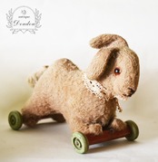 英国アンティーク ぬいぐるみ カート付きのうさぎさん【s0166】