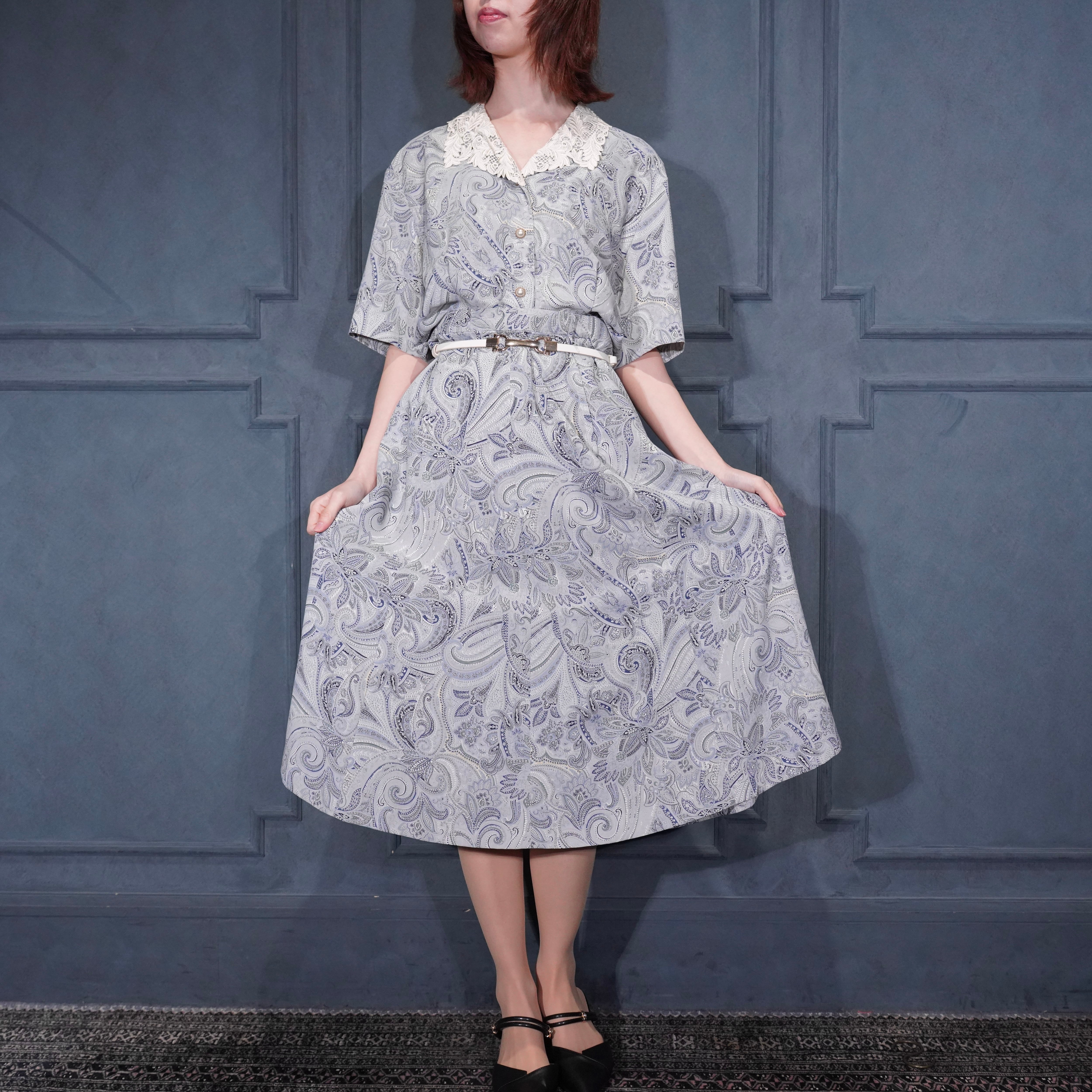 Burberrys PAISLEY PATTERNED PEARL BUTTON LACE COLLAR SET UP Burberrys PAISLEY PATTERNED PEARL BUTTON LACE COLLAR SET UP