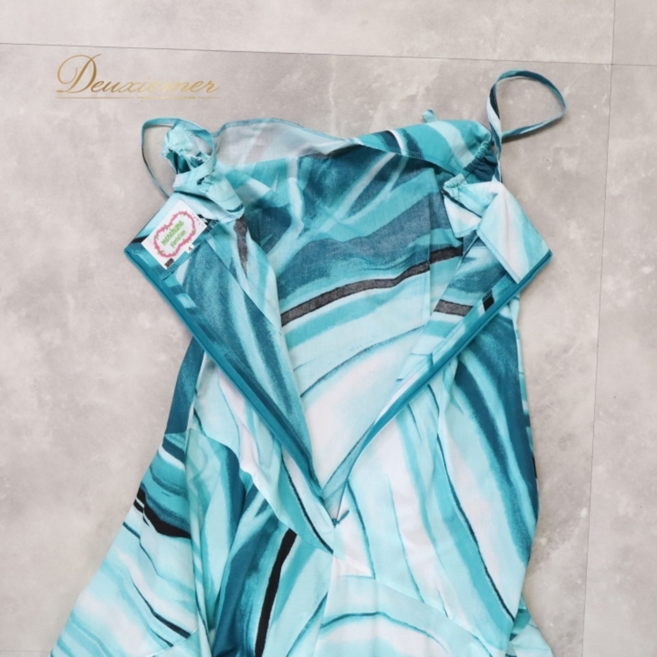 フラダンス 衣装 ワンピース ドレス グリーン系 メネフネプランテーション ハワイアンプリント MENEHUNE PLANTETION 日本製 キャミソール フリル フレア アロハ フラ ダンス レッスン 練習 華やか 鮮やか さわやか おしゃれ 上品 ブルー系 ホワイト系 ブラック系 緑 青 白 黒 リゾート カジュアル レディース