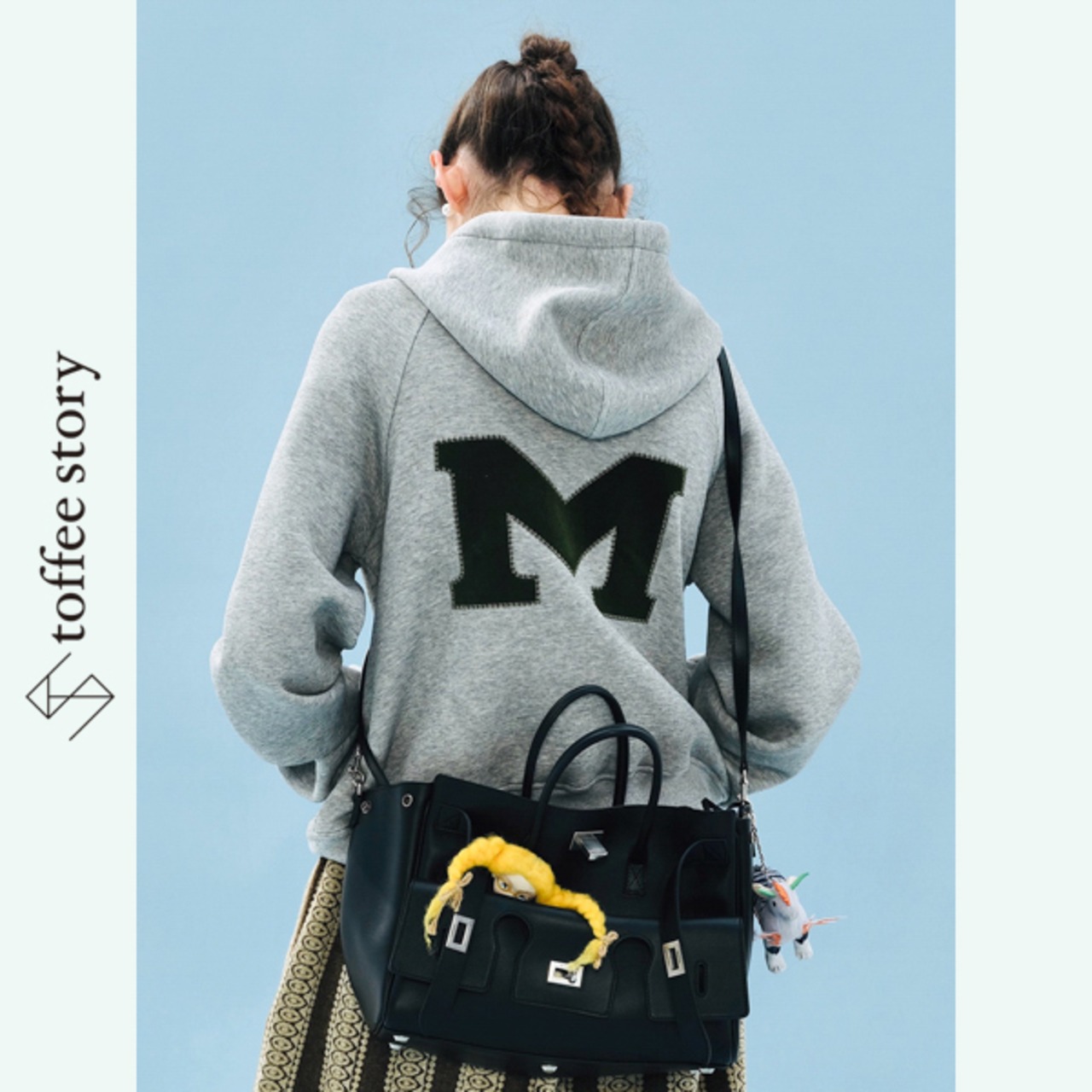 【2color】レトロカレッジ風「M」ロゴパーカー 《i0757》