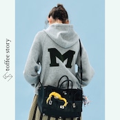 【2color】レトロカレッジ風「M」ロゴパーカー 《i0757》