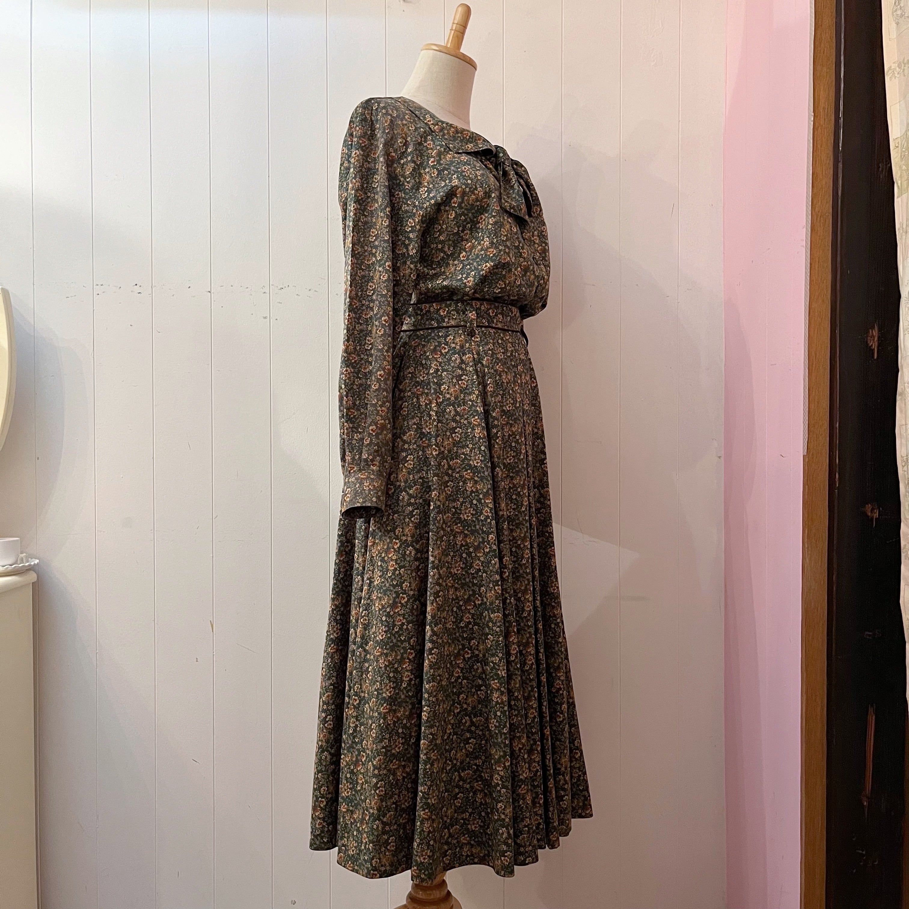 green mini flower set up