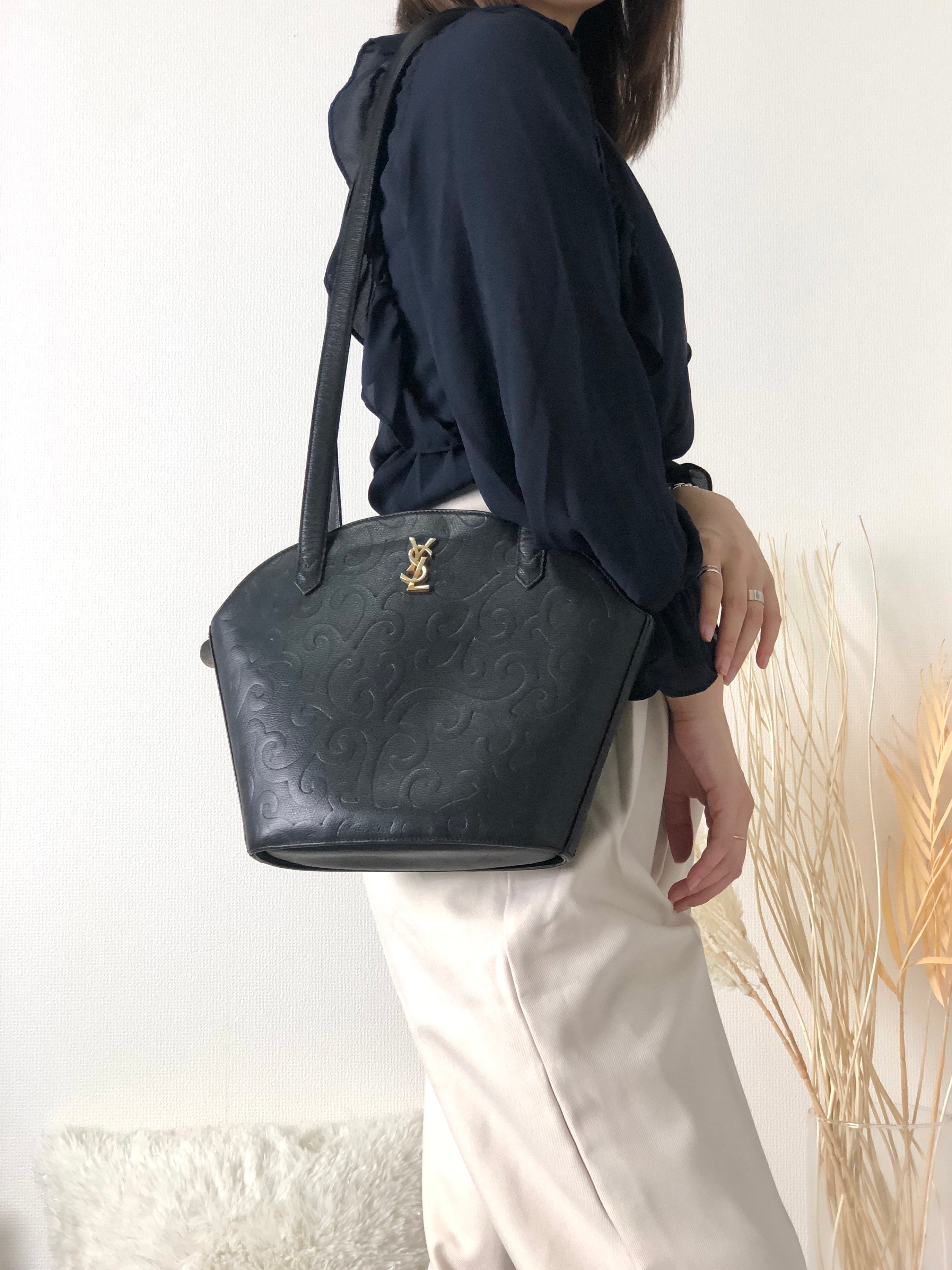 Yves Saint Laurent イヴ・サンローラン YSL 型押しレザー 唐草