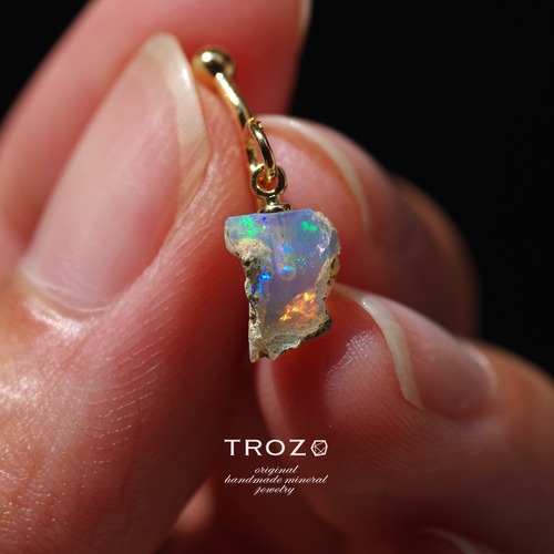 【Opal Fest No. 081】 オパール 鉱物原石 イヤーカフ [一点もの] 天然石 アクセサリー