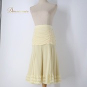 社交ダンス 衣装 スカート イエロー系  チャコットロイヤルダンス Chacott ROYAL DANCE クリーム色 無地 シンプル フリル スパンコール ラテン 透け感 黄 かわいい おしゃれ 上品 ふんわり 明るい 華やか 社交ダンス スカート おしゃれ衣装 かわいいスカート フリル付き 上品なデザイン ラテン衣装 クリームカラー パーティー衣装 軽やか きれいめ