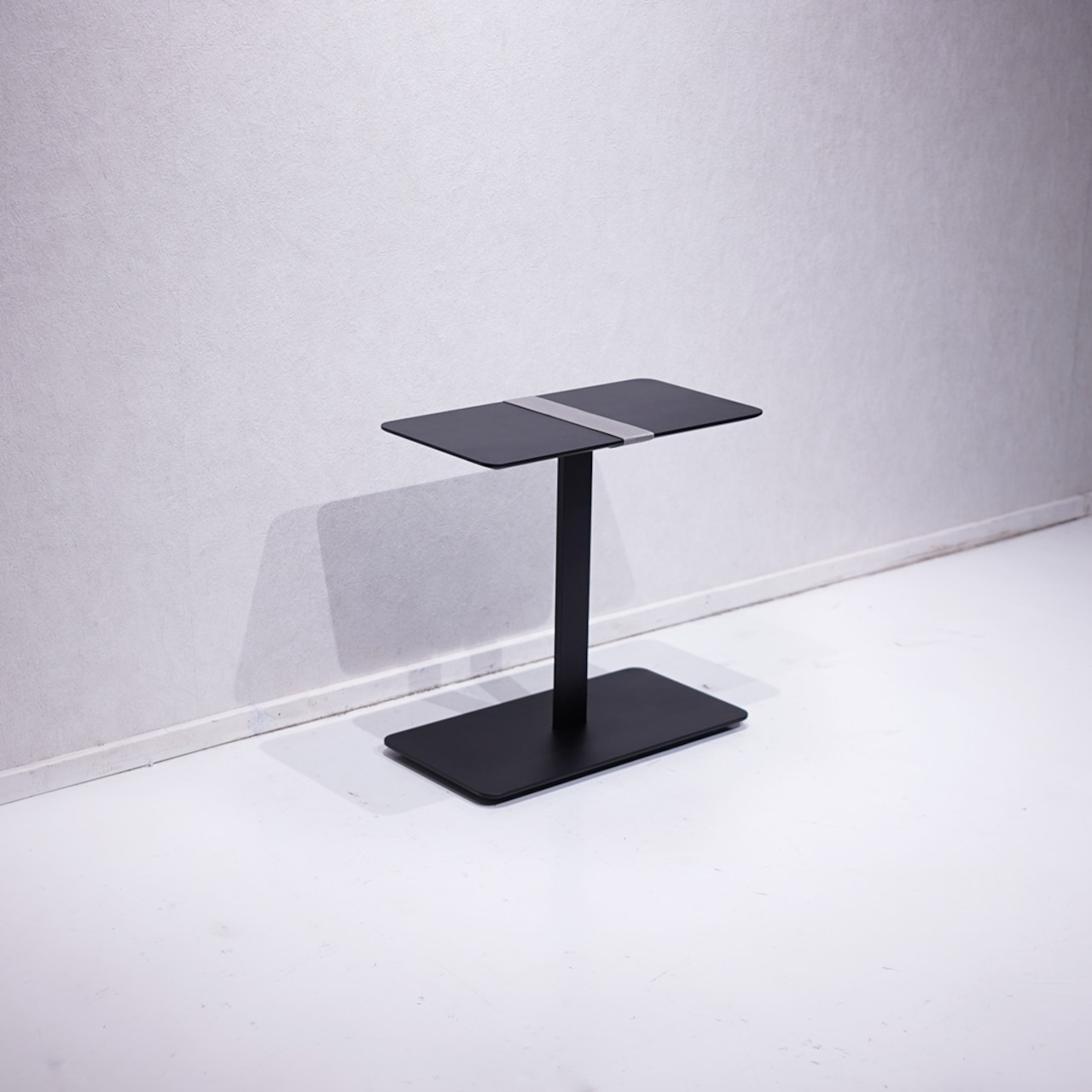 Viccarbe Serra Table / モダン デザイナーズ テーブル ヴィッカルベ セラ サイドテーブル 美品 Victor Carrasco（関連:Calligaris,Magis,arper）
