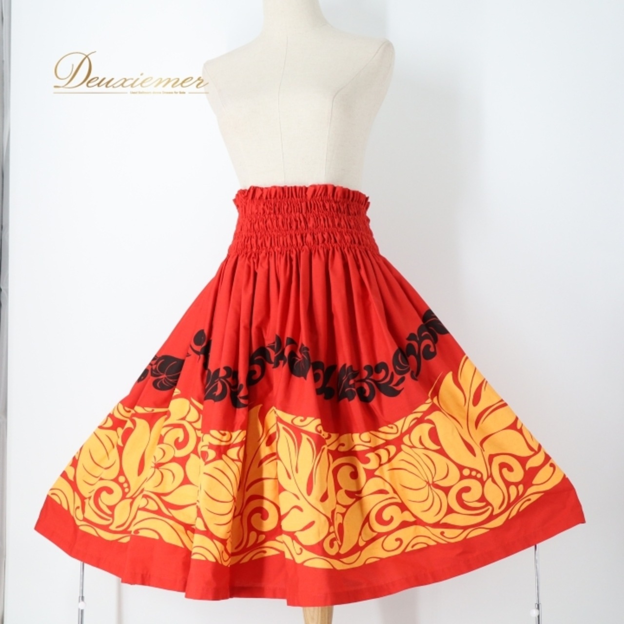 フラダンス 衣装 パウスカート レッド系 モンステラ柄 ハワイアンプリント アロハ フラ ダンス レッスン 練習 日本製 華やか 鮮やか かわいい おしゃれ シングル スカート フレア オレンジ系 ブラック系 赤 橙 黒 レディス フラダンス衣装 かわいいスカート ハワイアンコーデ リゾートファッション お洒落 ハワイアンテイスト