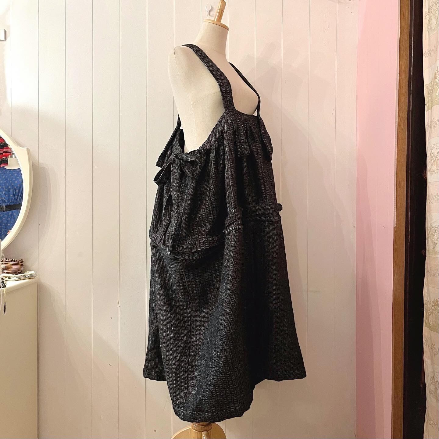 original / eight legs suspender skirt 1.