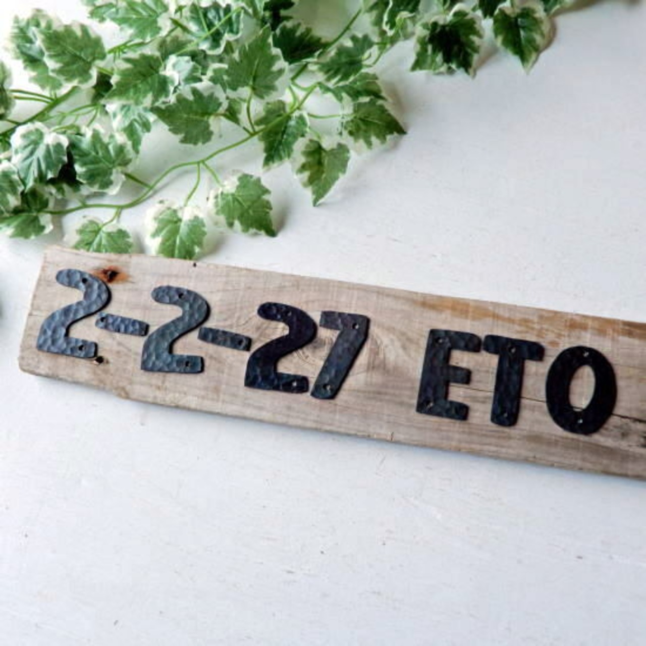 TOPANGA Zakka India Hammered Iron Number Plate L 5cm Black 　インド　ハンマーアイアンナンバープレート　大　ブラック　看板　サインプレート　鉄　住所　店舗　槌目